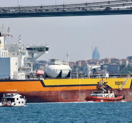 Щонайменше 40% російських потужностей з експорту нафти зупинені - Reuters