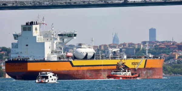 Щонайменше 40% російських потужностей з експорту нафти зупинені - Reuters