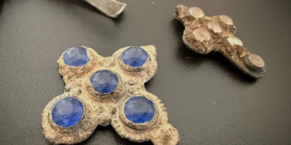 Митники запобігли вивезенню за кордон 39 археологічних пам’яток VIII–XX століть