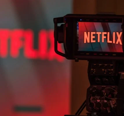 Акції Netflix обвалилися після відставки керівника після 29 років