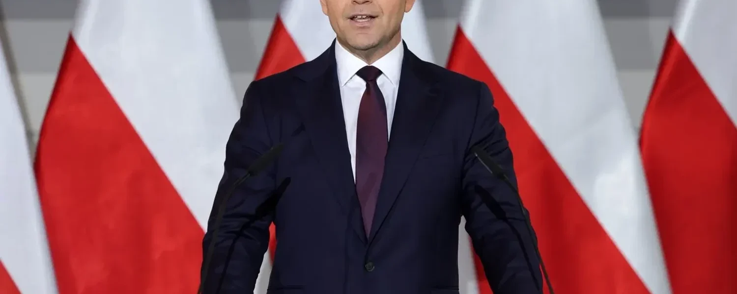 У президента Польщі Навроцького випав пакет зі снюсом під час прямого ефіру