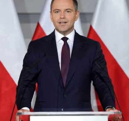 У президента Польщі Навроцького випав пакет зі снюсом під час прямого ефіру