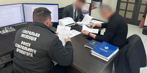 Суддю із Закарпаття підозрюють у отриманні понад 640 000 гривень доплат за фейковий науковий ступінь