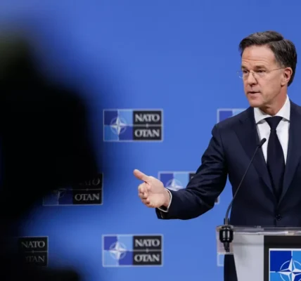 Рютте не став коментувати можливе перенаправлення США озброєння з України на Близький Схід - надходження тривають