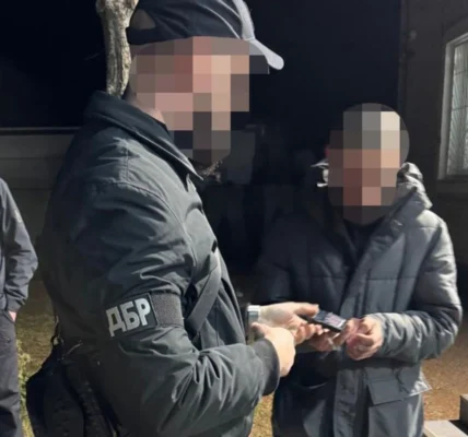 Мобілізував 60-річного чоловіка з використанням сили - на Волині затримали працівника ТЦК