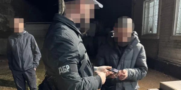 Мобілізував 60-річного чоловіка з використанням сили - на Волині затримали працівника ТЦК