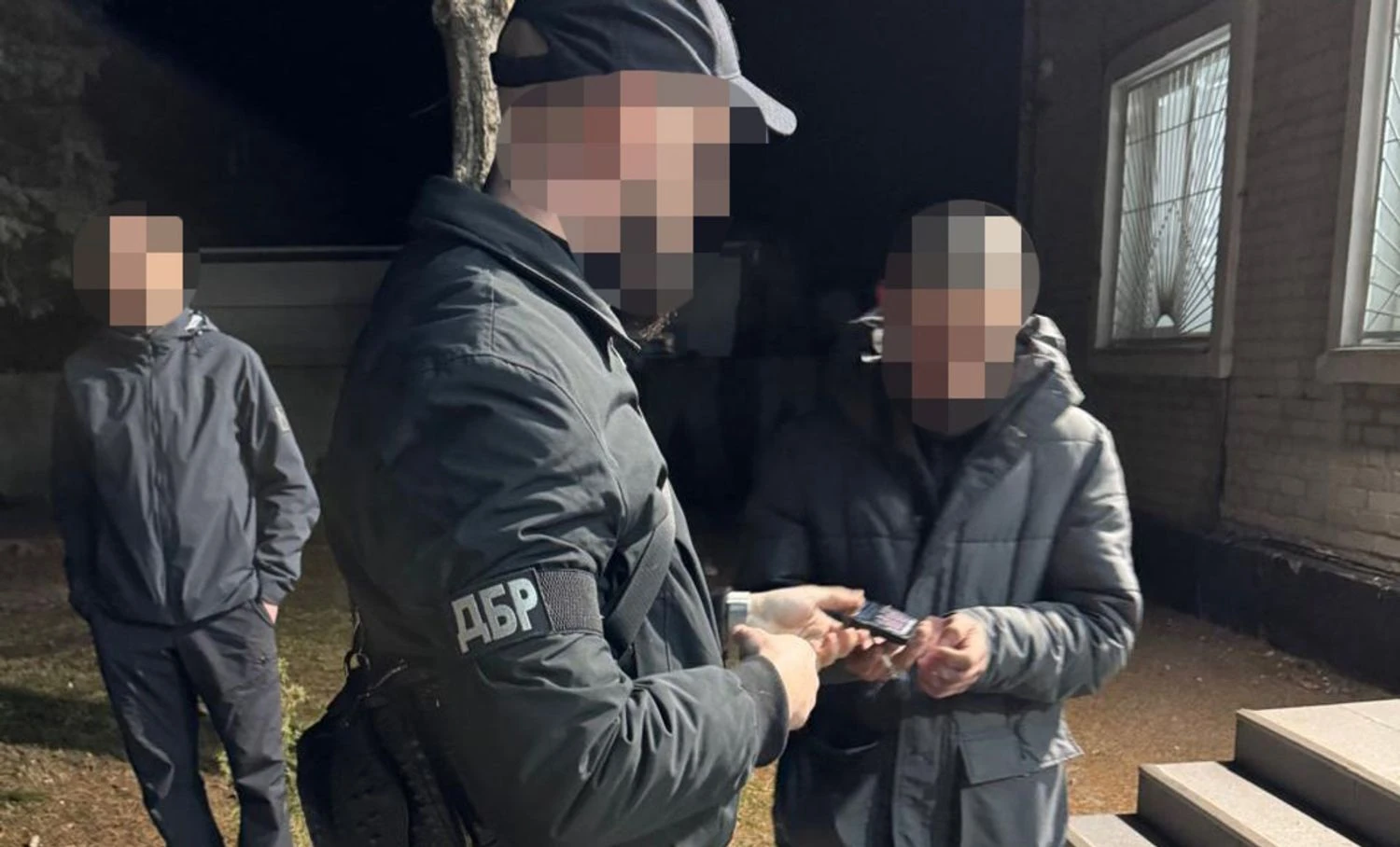 Мобілізував 60-річного чоловіка з використанням сили - на Волині затримали працівника ТЦК