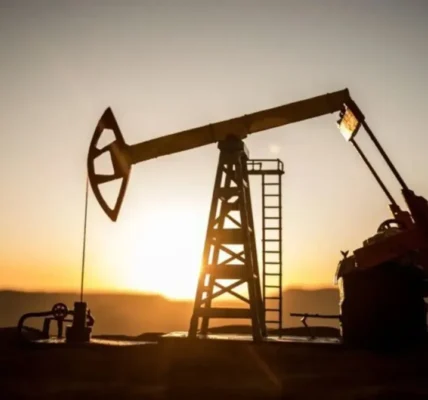 Азійські країни переключаються на російську нафту на тлі кризи через війну на Близькому Сході - FT