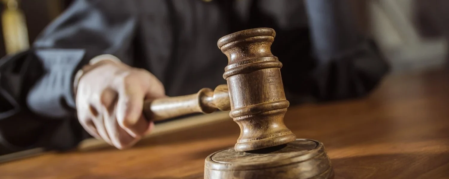 Напад на суддю у Дніпрі: чотирьох підозрюваних відправили під варту без права на заставу