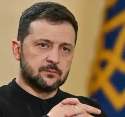 Молодь, яка не підпадає під призовний вік, має право перебувати за кордоном - Зеленський