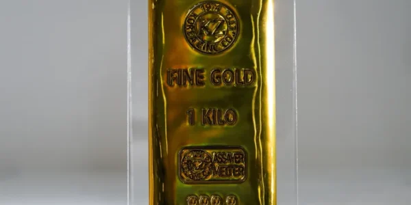 Золото стабілізувалося біля $4765 на тлі очікувань перемир’я з Іраном