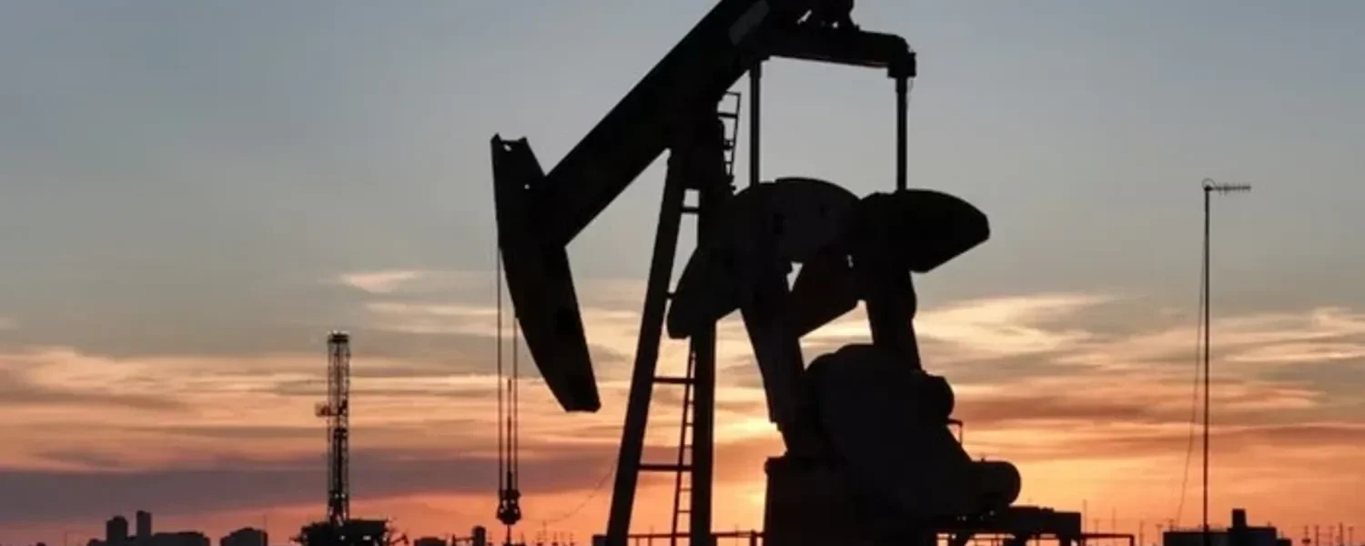 Нафта зростає вище 98 доларів, ринки реагують на удари в Лівані та ризики для Ормузької протоки