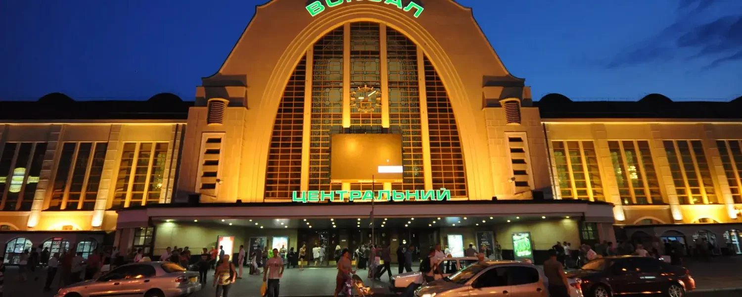 Вокзали Києва та Львова хочуть зробити доступнішими за гроші від ЄБРР - підписали угоду