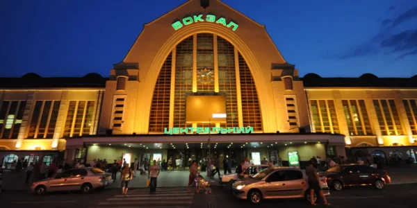 Вокзали Києва та Львова хочуть зробити доступнішими за гроші від ЄБРР - підписали угоду