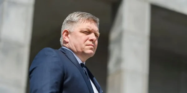 Фіцо: якщо Зеленський зацікавлений у зустрічі - має подзвонити путіну