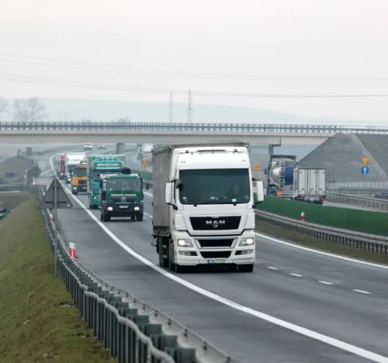 В Україні скоротилися обсяги пасажирських та вантажних перевезень - Держстат