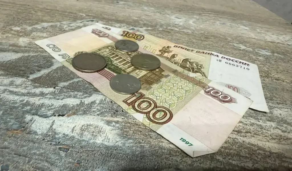 Економіка рф стрімко погіршується через податки, санкції та закриття бізнесів - розвідка