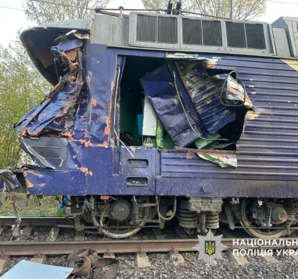 Кількість жертв зіткнення потяга з автокраном на Львівщині зросла до двох