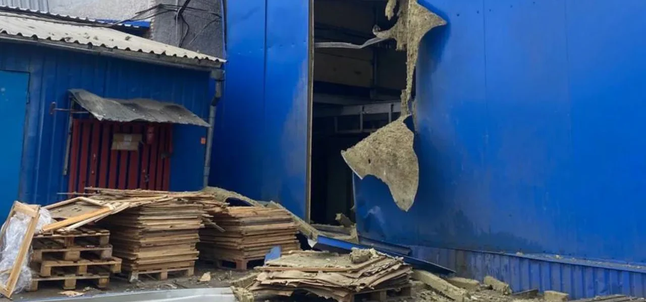 росіяни вдарили дроном по підприємству на Харківщині - є постраждалі працівники