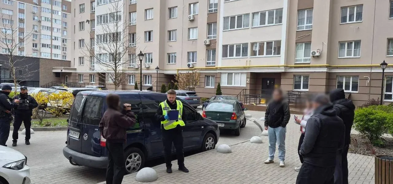 У Києві затримали водія, який влаштував стрілянину. Зброї в авто не знайшли