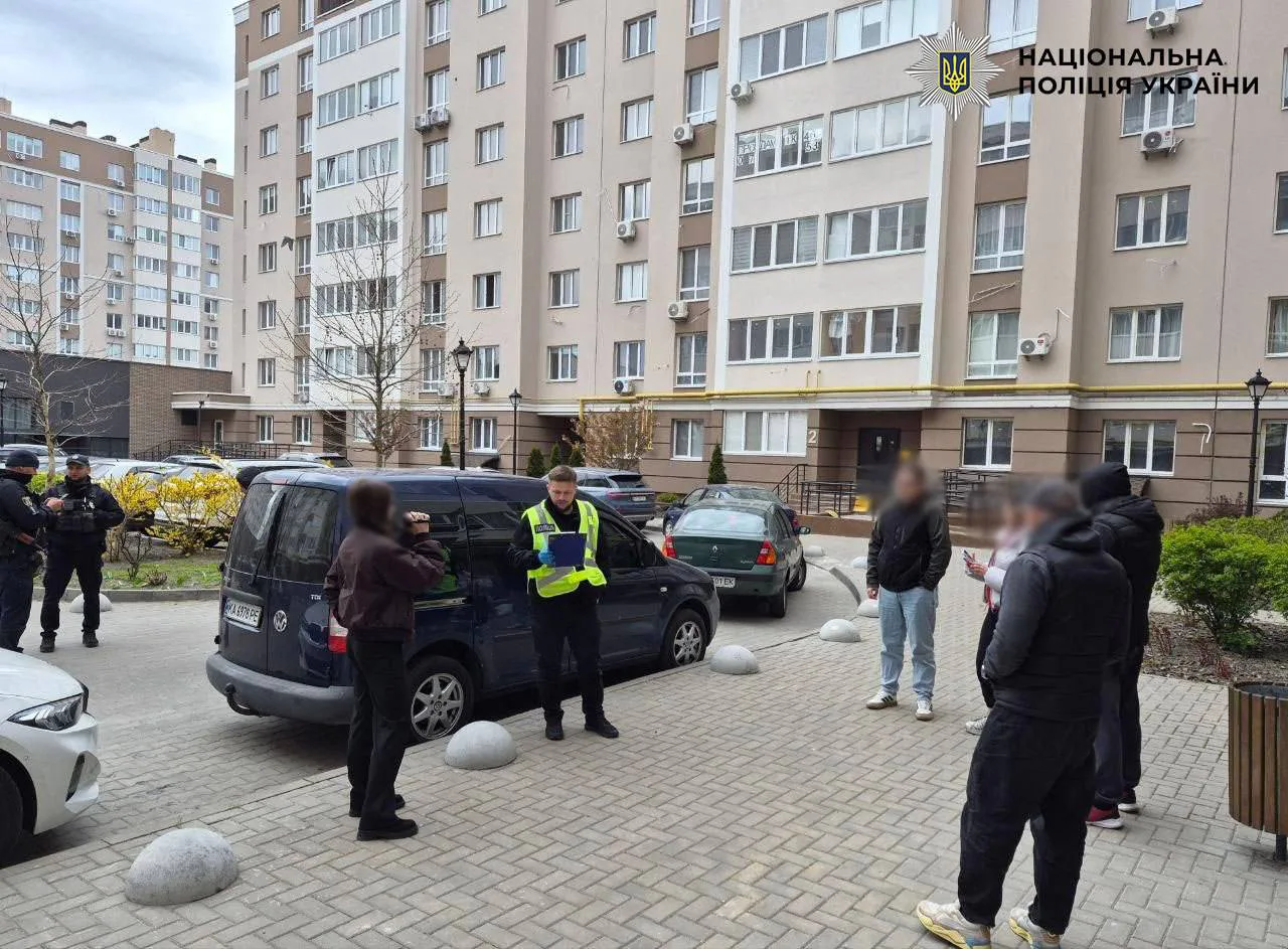 У Києві затримали водія, який влаштував стрілянину. Зброї в авто не знайшли