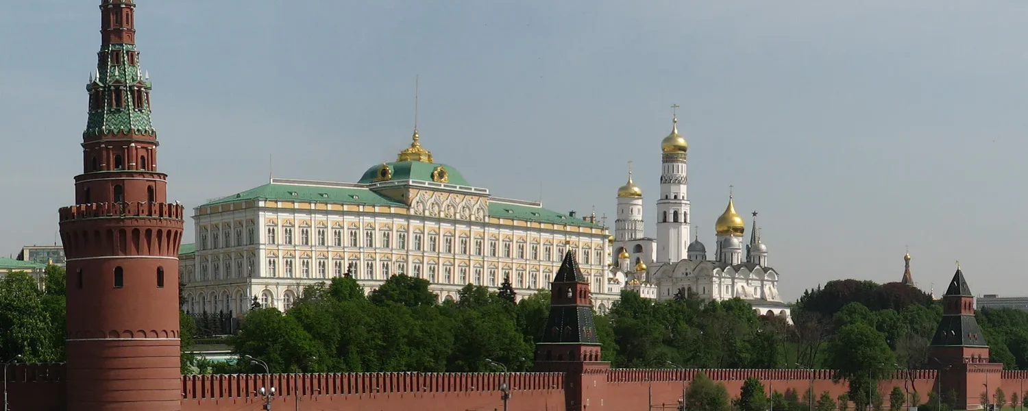 У кремлі відреагували на указ Зеленського про дозвіл параду в москві