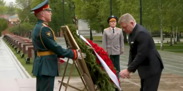 Фіцо прибув до москви на зустріч із путіним і назвав себе