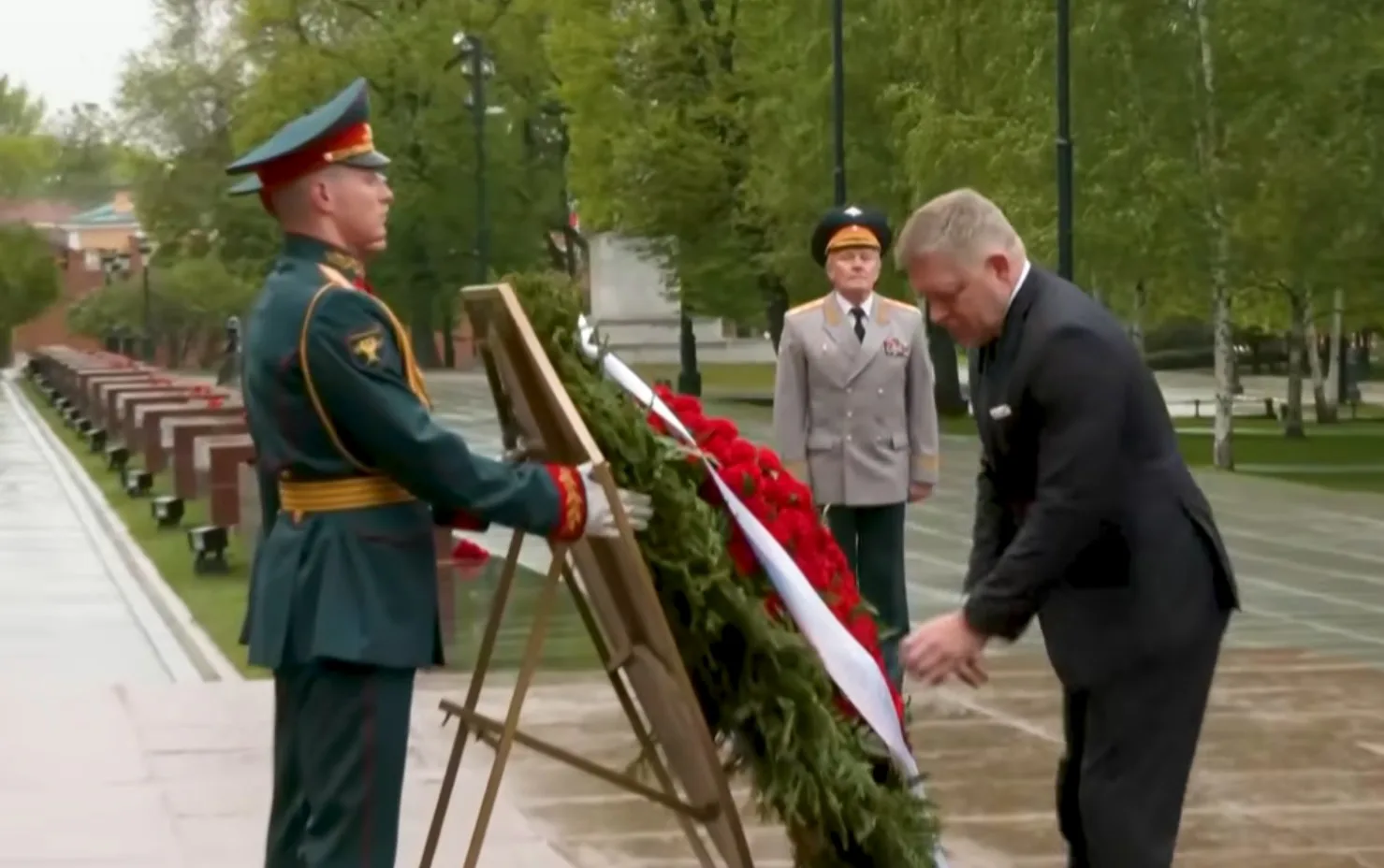 Фіцо прибув до москви на зустріч із путіним і назвав себе