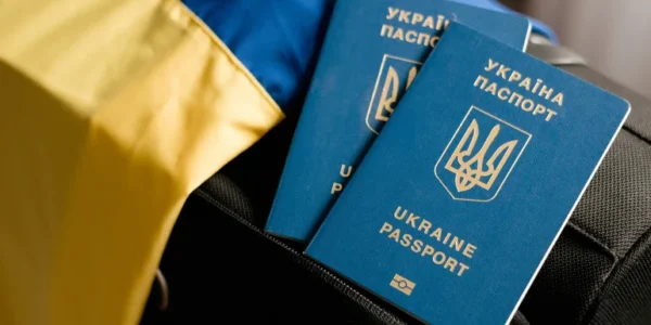 В Україні дозволили виїзд за кордон усім жінкам незалежно від посад