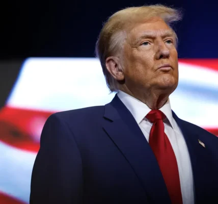 Трамп заявив, що США дозволили трьом китайським танкерам пройти через Ормузьку протоку