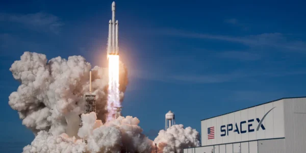 SpaceX знижує ціну акції перед історичним IPO - Bloomberg