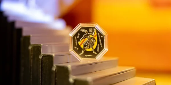 НБУ випустив унікальну восьмикутну монету, присвячену українській художниці Олександрі Екстер