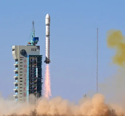 Китай успішно запустив новий супутник для випробування інтернет-технологій
