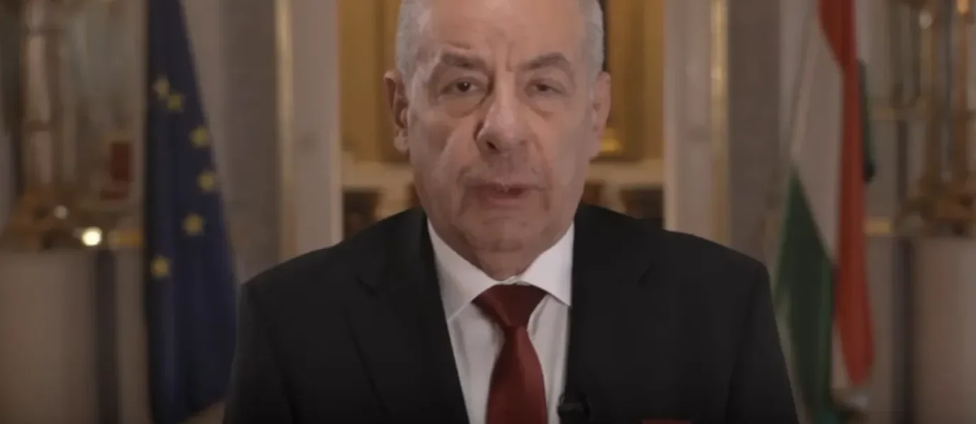 Президент Угорщини відмовився піти у відставку після вимоги уряду Мадяра