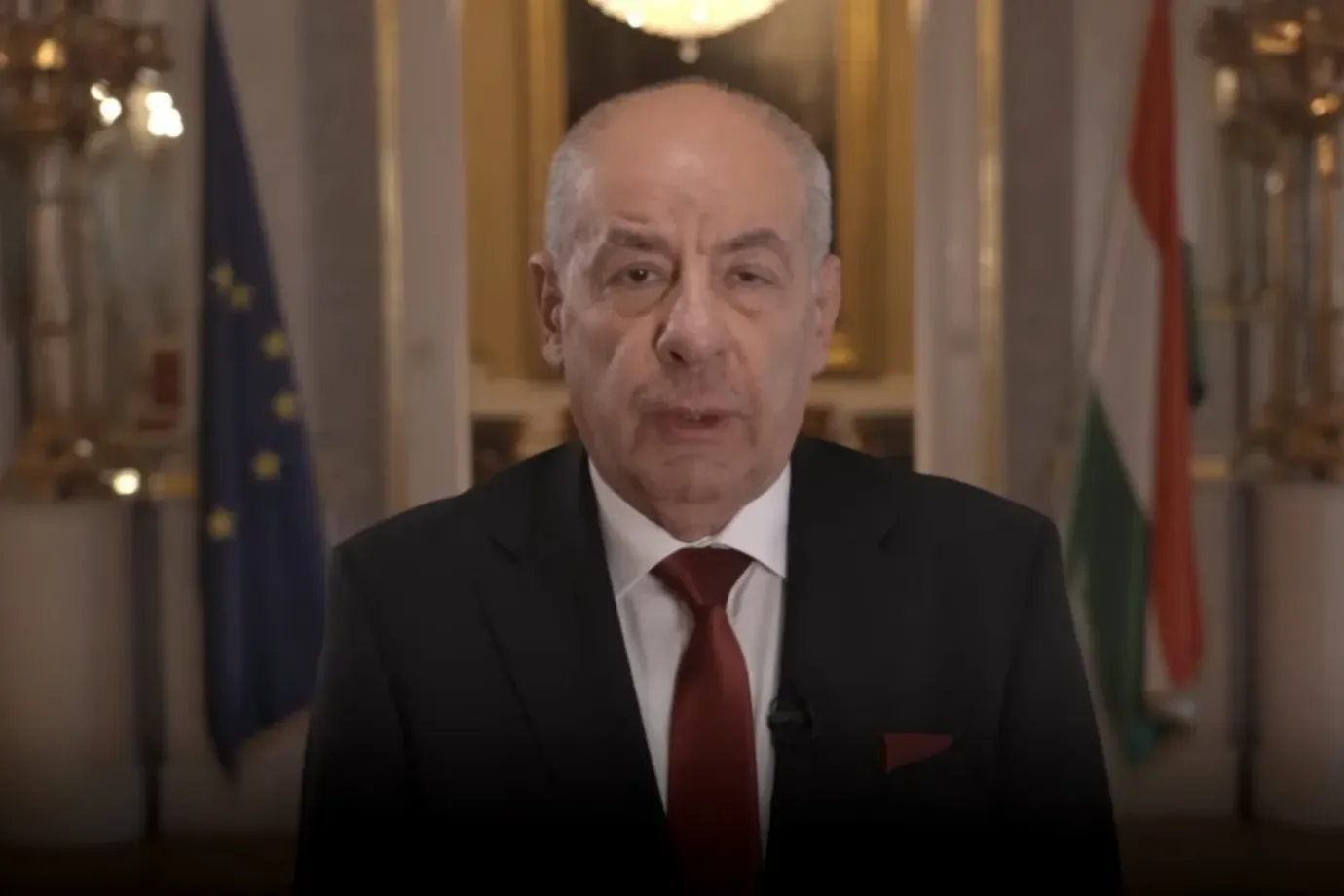 Президент Угорщини відмовився піти у відставку після вимоги уряду Мадяра
