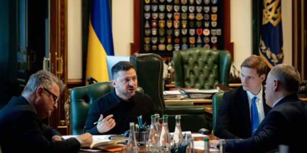 Зеленський і Стармер обговорили підготовку до зустрічей та перемовин щодо зброї та дипломатії