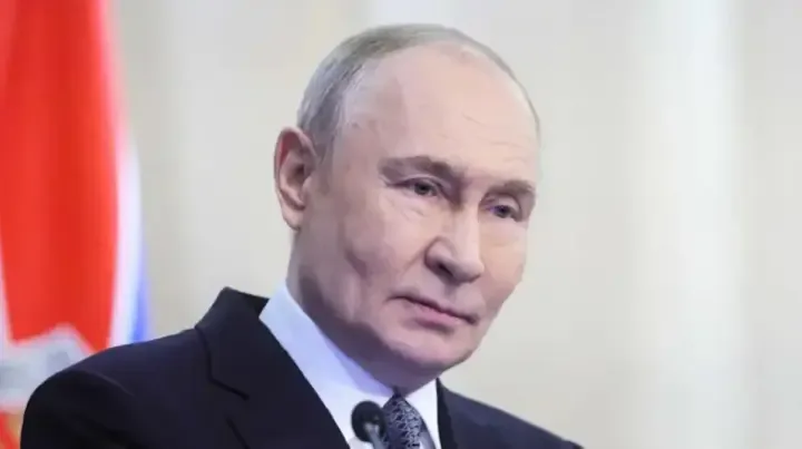 "Лише Господь знає" - путін назвав головну перешкоду для свого балотування у 2030 роцідиктатор заявив про конституційне право балотуватися на пост президента у 2030 році. Він додав, що "лише Господь знає, чи
вистачить йому здоров’я".Політика • 4 червня, 18:45 • 2804 перегляди