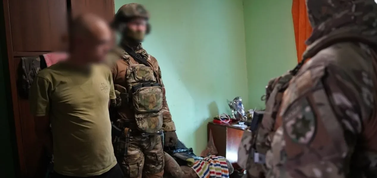 Погрожував ножем та стріляв: в Нацполіції розповіли деталі затримання в Ужгороді