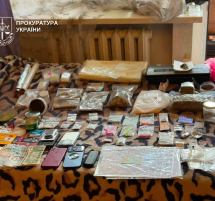 У Києві затримали організатора нарковечірок - у нього вдома знайшли 2,5 кг наркотиків та психотропів