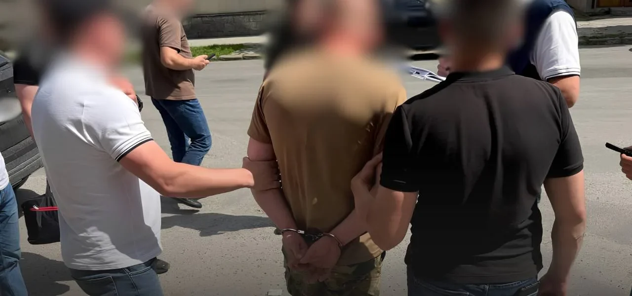 На Тернопільщині посадовець ТЦК за гроші обіцяв зняття з розшуку, його затримали