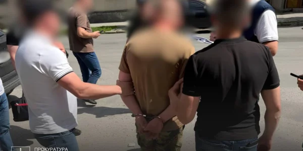 На Тернопільщині посадовець ТЦК за гроші обіцяв зняття з розшуку, його затримали
