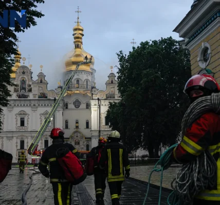 У Лаврі та Мистецькому арсеналі у Києві триває гасіння пожеж після масованого удару рф