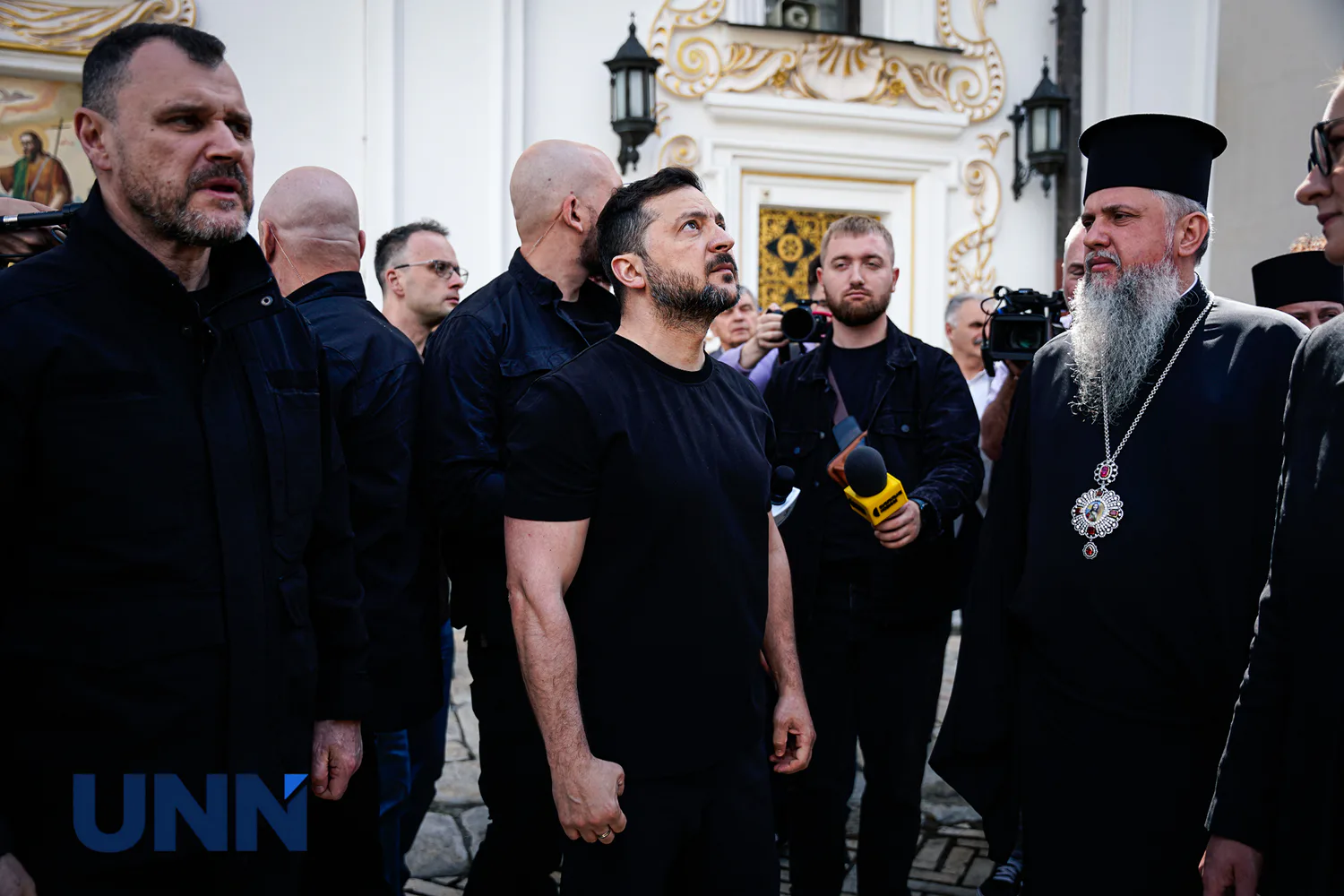 Удар рф по Україні забрав життя 11 людей, пожежі у Лаврі та Мистецькому арсеналі ліквідували - Зеленський