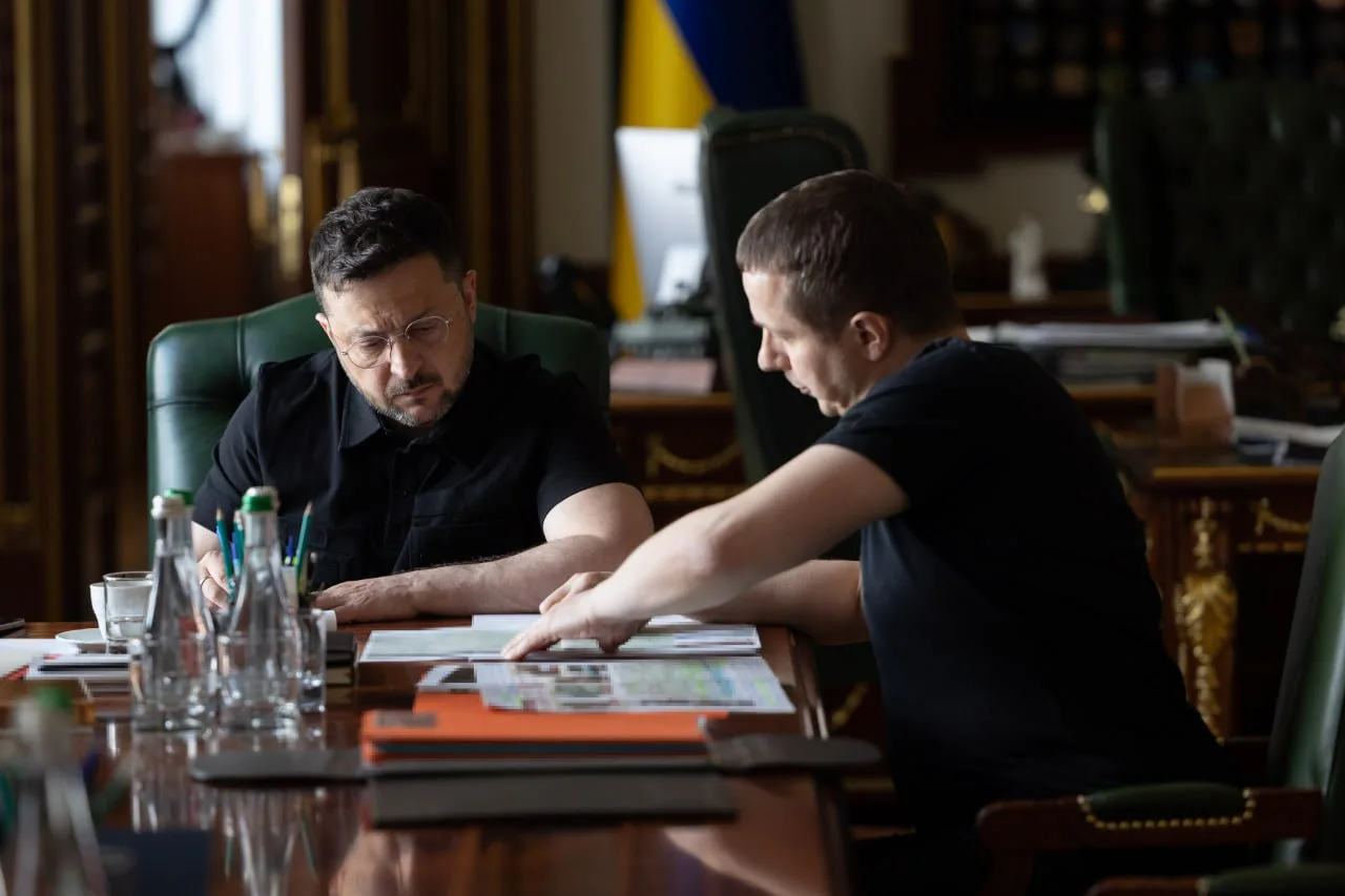 У Криму поглиблюється паливна та логістична криза через удари по російській нафтопереробці - Зеленський