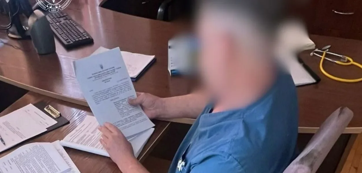 У Києві лікарю повідомили про підозру через смерть військового з непоміченим переломом