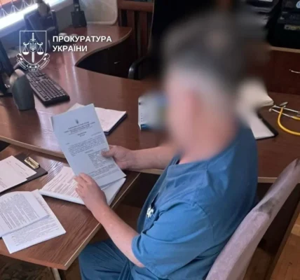 У Києві лікарю повідомили про підозру через смерть військового з непоміченим переломом